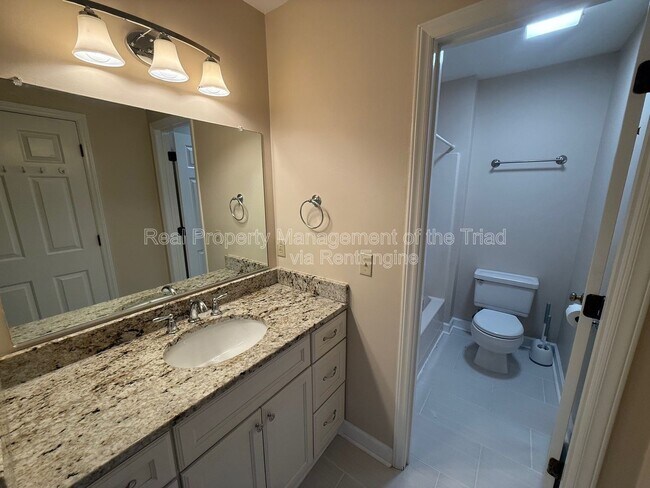 Building Photo - 230 Oakwood Ct