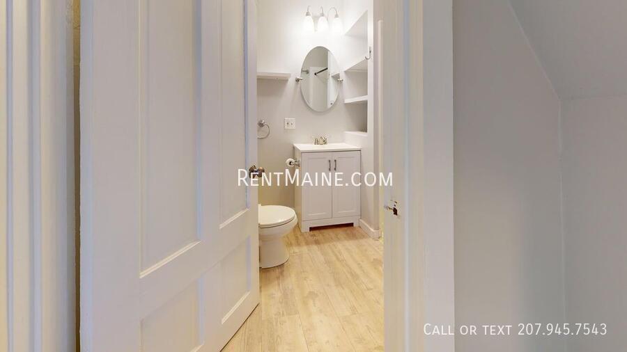 Building Photo - 454 S Main St