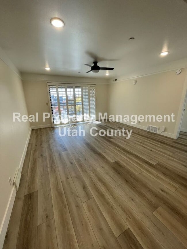 Building Photo - 2244 N Canyon Rd