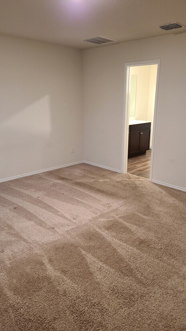 Building Photo - 14301 Saddlebred Way