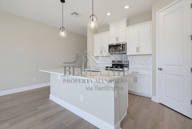 Building Photo - 1008 British Cir