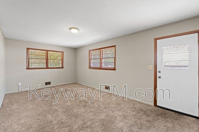 Building Photo - 3301 Westmont Dr
