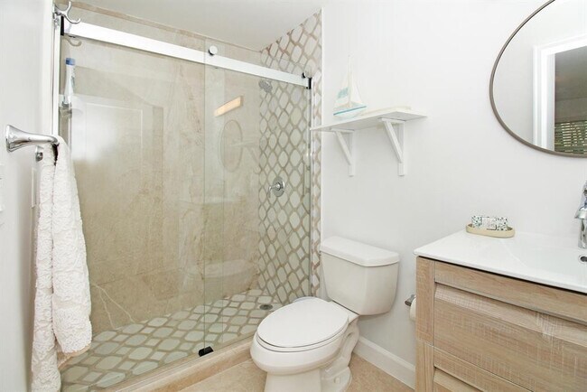 Building Photo - 221 Princeton Dr