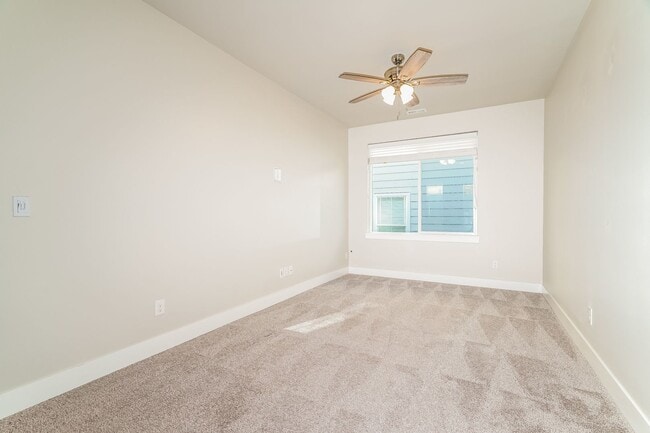 Building Photo - 4 Bedroom 2.5 Bath. Cul-de-Sac beautifully...