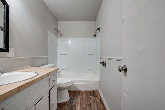 Building Photo - 1528 SE 49th Terrace