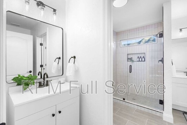 Building Photo - 4745 Aaron Dr