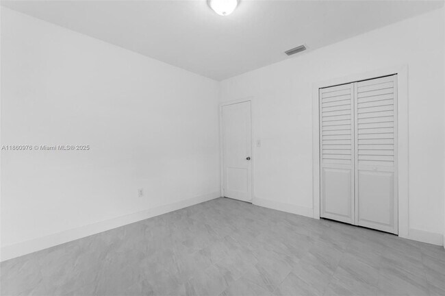 Building Photo - 1107 El Rado St