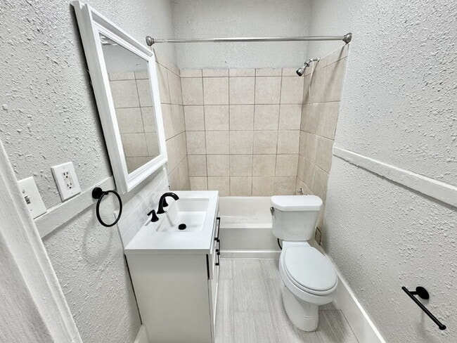 Building Photo - 1478 S Willet Street