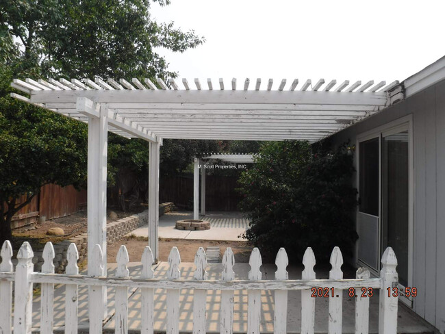 Building Photo - 1316 Windsor Dr