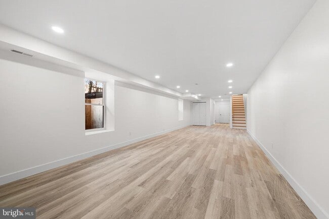 Building Photo - 703 Preston Ave