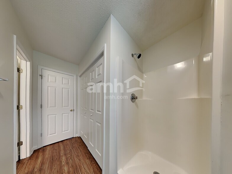 Building Photo - 4602 Bottoms Rock Ln