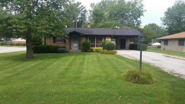 Primary Photo - 402 N. Mitchner Ave