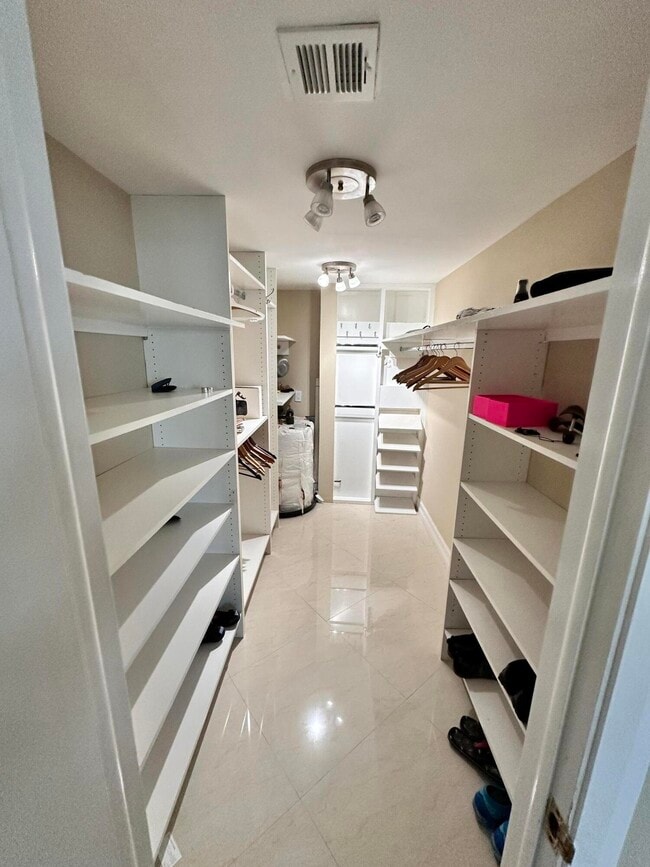 Building Photo - 5400 N Ocean Dr