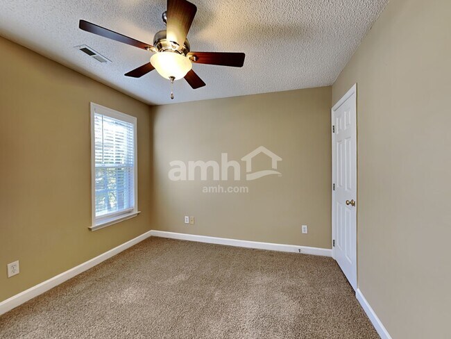 Building Photo - 1105 Stonewater Dr