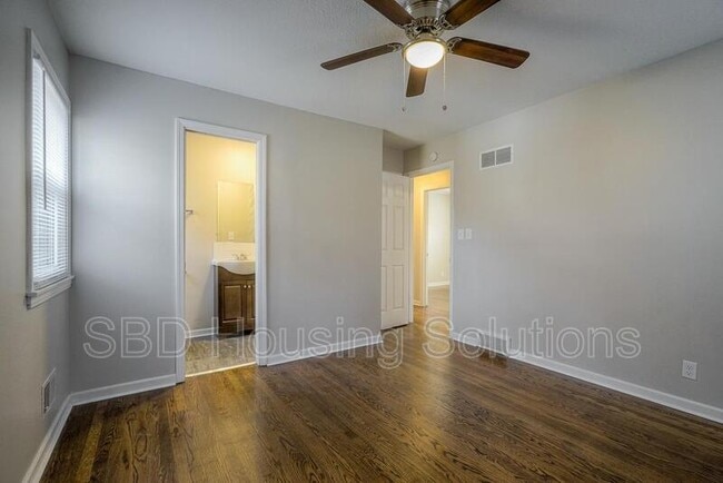 Building Photo - 9404 E 80 Terrace