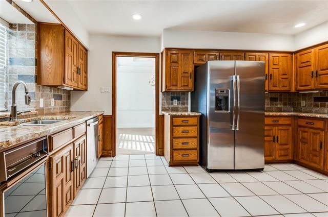 Building Photo - 2805 Staffordshire Dr