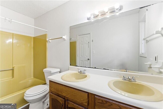 Building Photo - 2130 Fieldstone View Ct SE