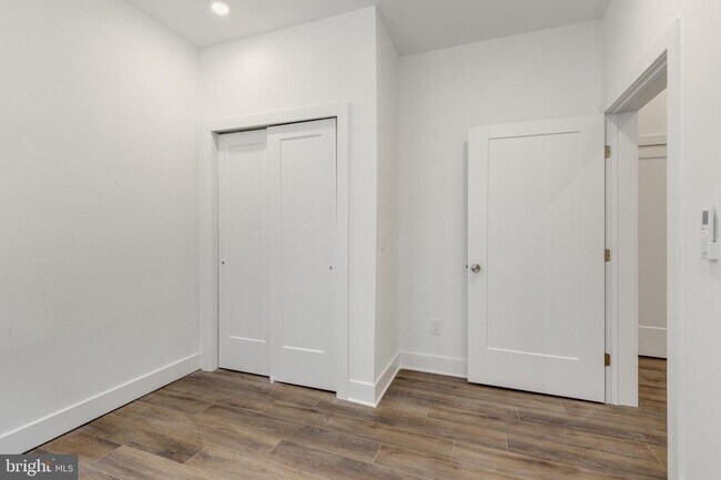 Building Photo - 2214 N Front St