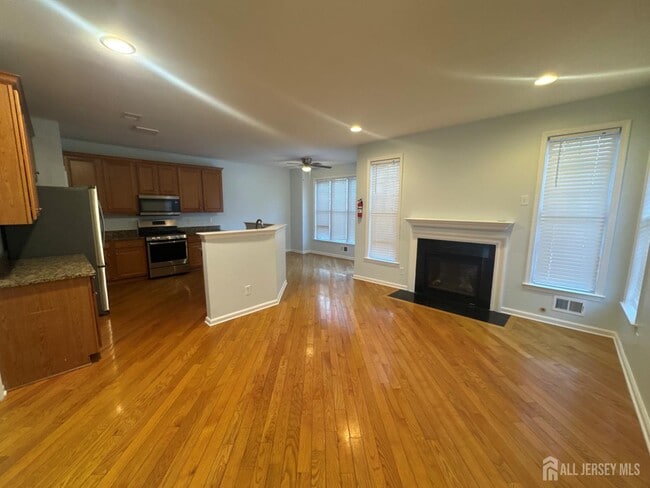 Building Photo - 51 S Shore Dr