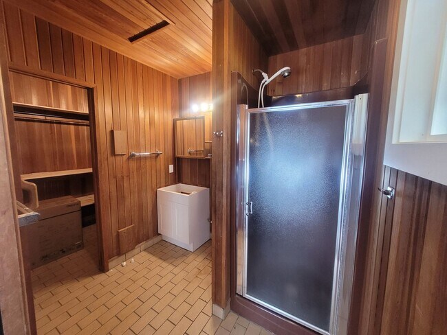 Building Photo - Remodeled 3 Bedroom Plus Office with Large...