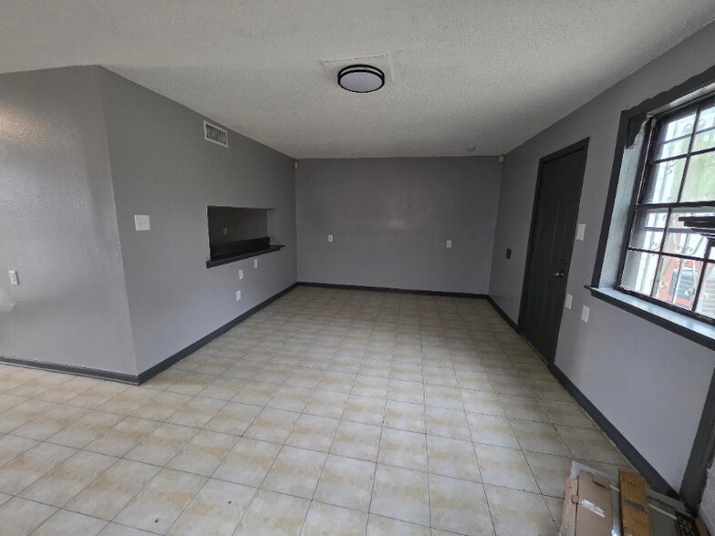 Building Photo - 7813 Star St