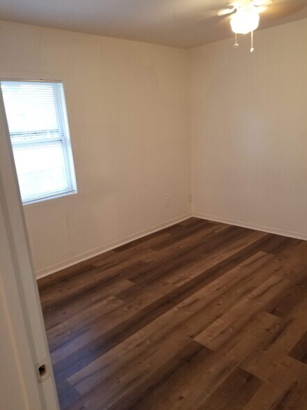 Bedroom - 601 N Pruett St