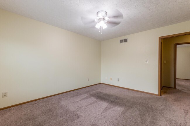 Building Photo - 867 Sheldrake Ct