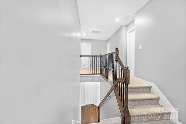 Building Photo - 5829 Dinsmore Ln