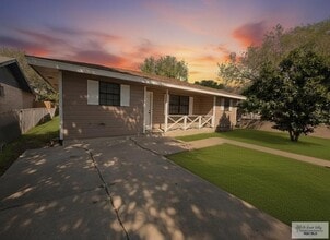 Building Photo - 513 E Monroe Ave