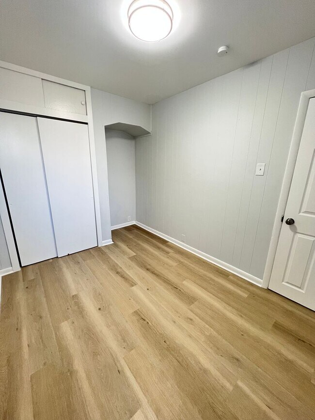 Building Photo - Newly Remodeled 3b/1b House in South Philly! Section 8 Only
