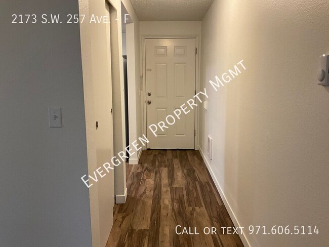 Building Photo - Beautiful 2 BR x 1.5 BA Apartment | Conven...