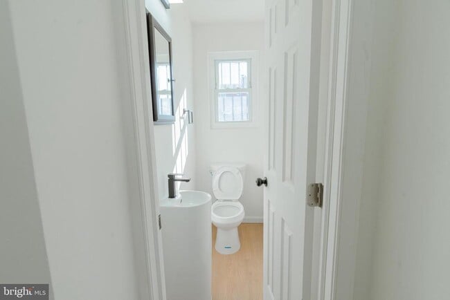 Building Photo - 413 Kennedy St NE