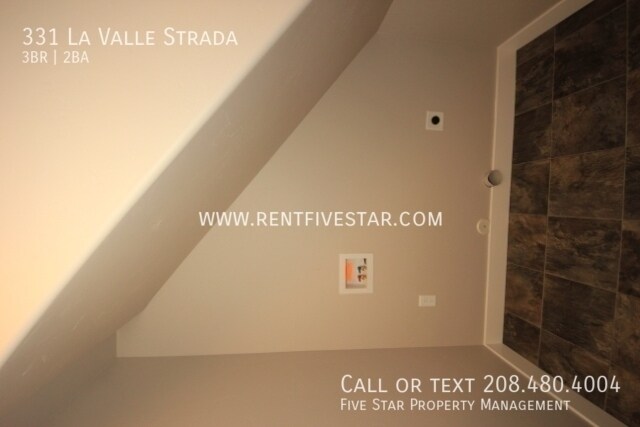 Building Photo - 331 La Valle Strada
