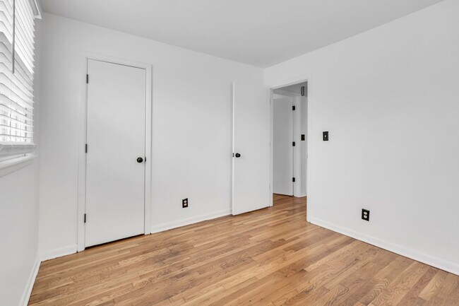 Building Photo - 3336 Panorama Dr