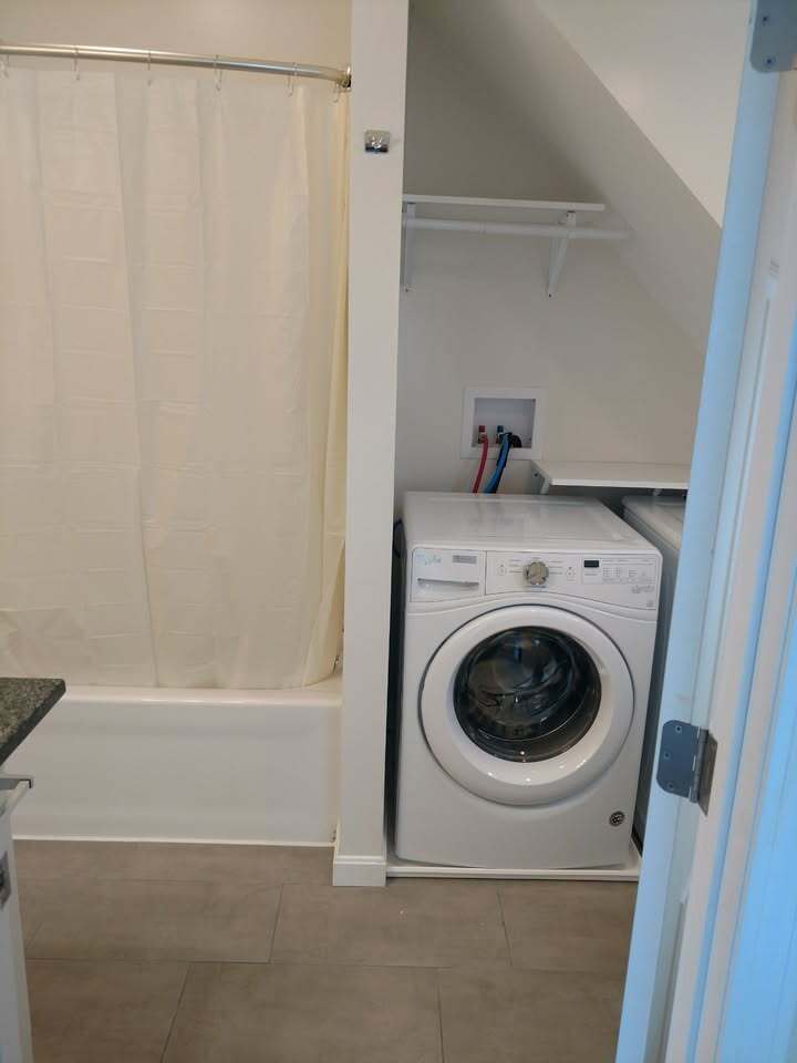 Bathroom Entry - 41 Zapora Dr