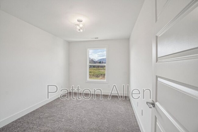 Building Photo - 7 Bolton St