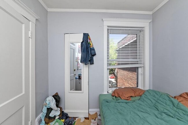Building Photo - 3 bedroom in Chicago IL 60613
