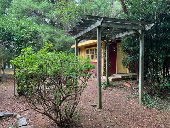 Primary Photo - 1000 College Station Rd