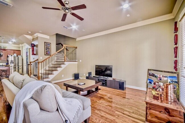 Primary Photo - 2821 Sherwin St