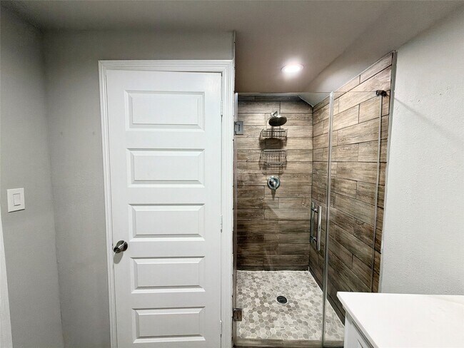 Building Photo - 415 Northern Pike Dr