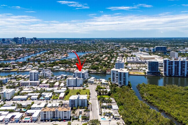 Building Photo - 715 Bayshore Dr