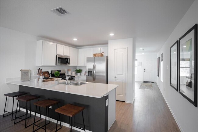 Building Photo - Winwood Home