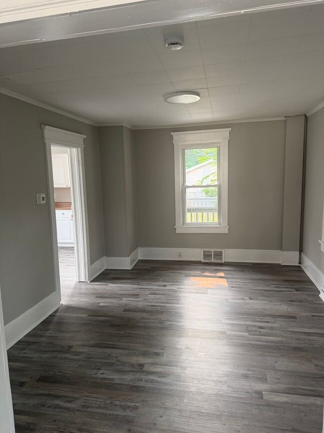 Building Photo - Recently Renovated 3-Bedroom, 1-Bath Home in Pleasantville