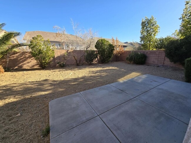 Building Photo - Great open floorplan with 3 bedrooms + Loft