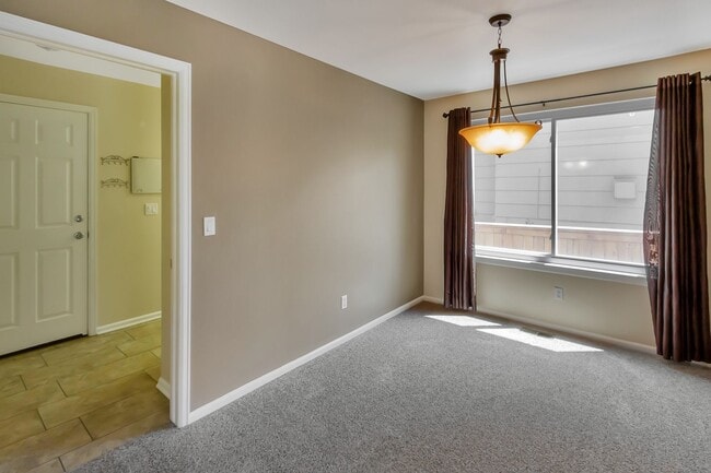 Building Photo - Charming 4 Bedroom 3 Bath in Highlands Ranch!