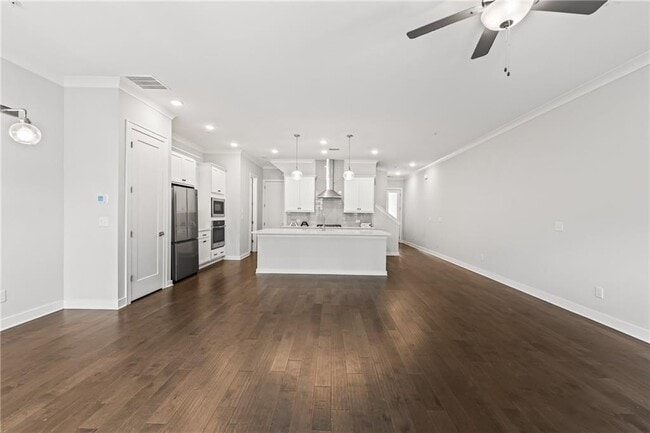 Building Photo - 240 Walker Ave