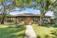 Building Photo - 2517 Delmar Dr