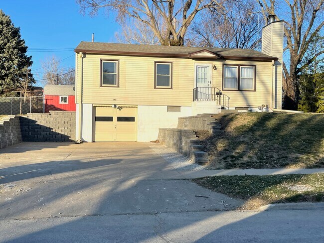 Building Photo - 7310 James Ave