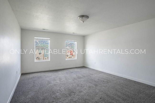 Building Photo - 678 N 190 E