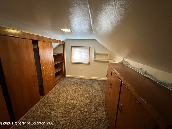 Building Photo - 546 Main St